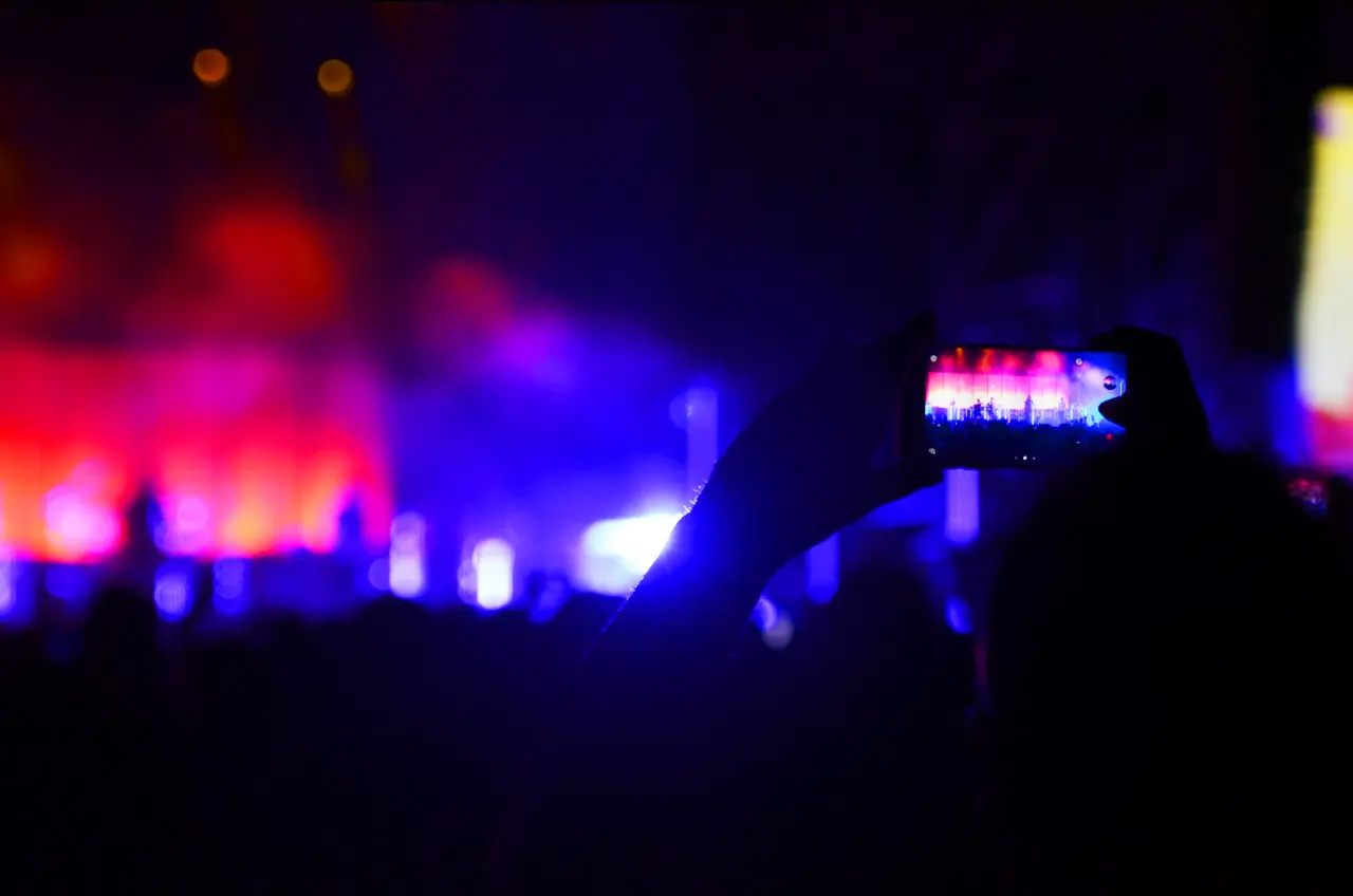 Arcade Fire live in Florence from a smartphone